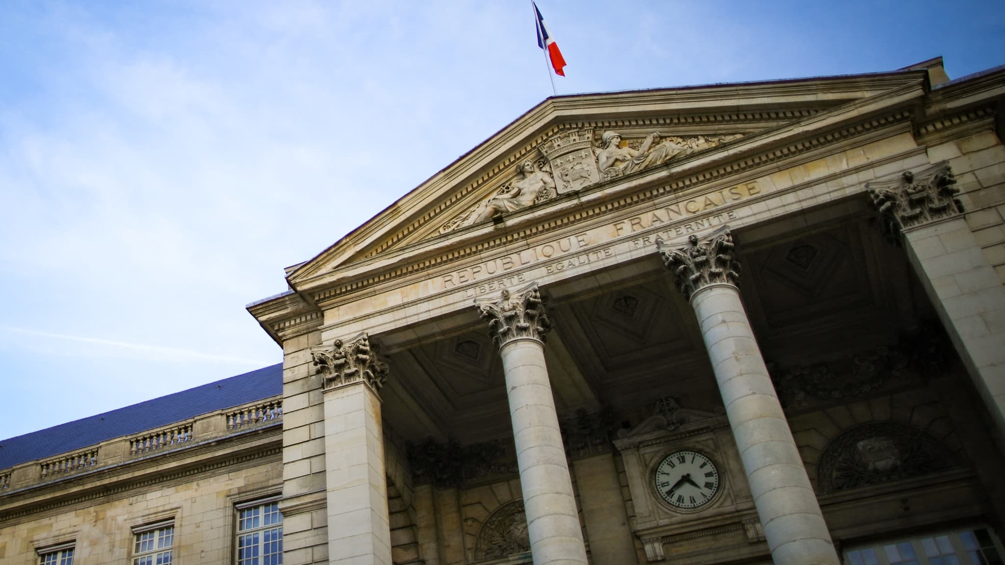 Rouen: l'hôtel de ville réouvert au public après la levée de l'alerte à ...